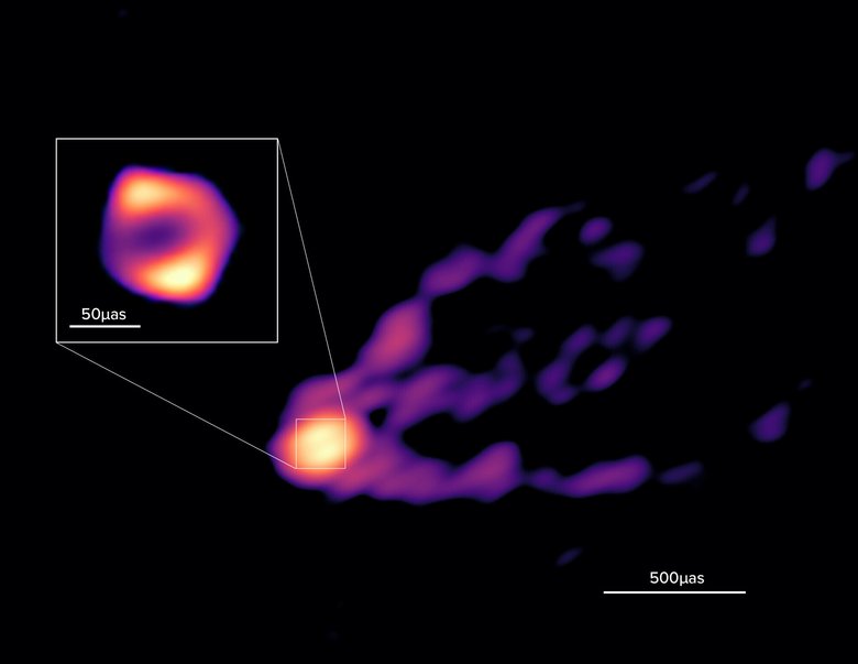 На этом изображении GMVA+ALMA струя M87 и тень черной дыры впервые показаны вместе. Кольцо черной дыры, показанное на врезке, на 50% больше, чем считали ученые ранее. Фото: R. Lu and E. Ros (GMVA), S. Dagnello (NRAO/AUI/NSF)