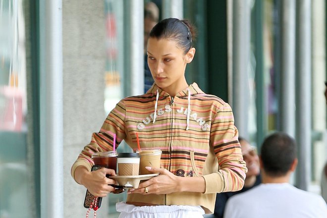 белла хадид с кофе белла хадид с кофе