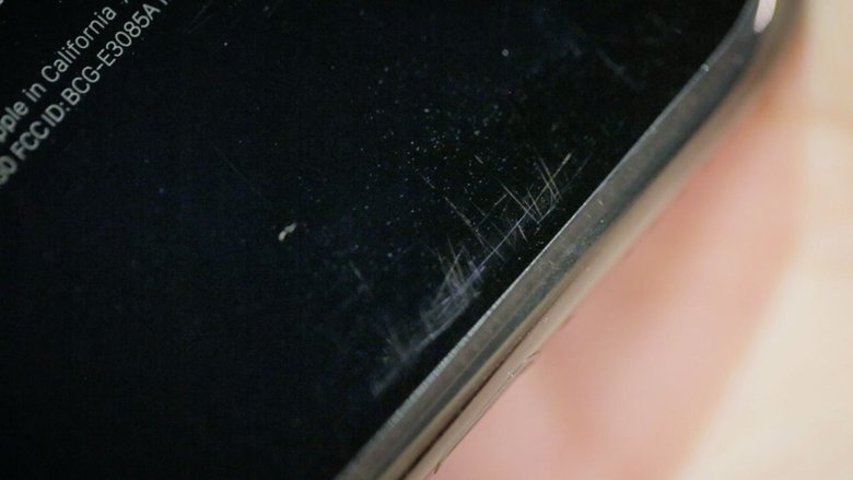 iPhone 7 в цвете &quot;черный оникс&quot; быстро покрывается царапинами