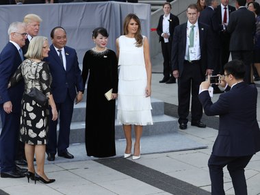 Slide image for gallery: 7287 | Дональд и Мелания Трамп, премьер-министр Вьетнама Нгуен Суан Фук с женой и премьер-министр Австралии Малкольм Тернбулл с супругой Люси