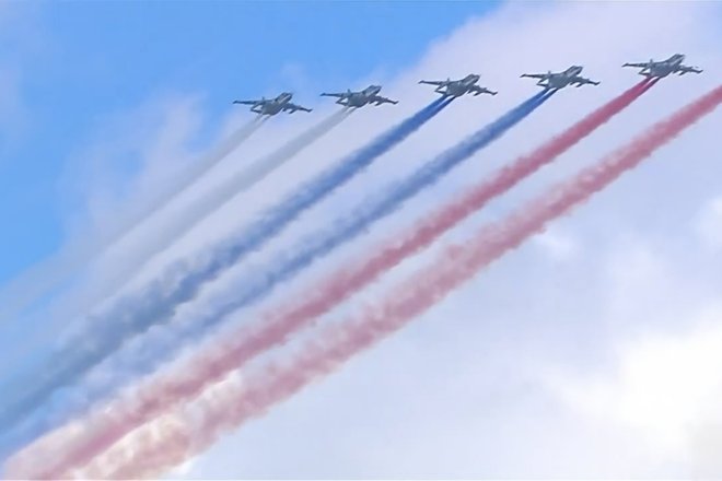 Впечатляющий пролет авиации на параде в честь 80-летия Победы в Москве