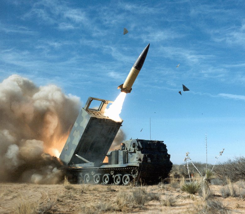 Пуск ракеты ATACMS с ПУ M270 MLRS / Wikimedia