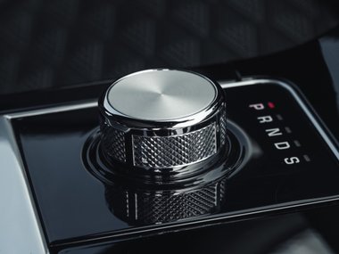 slide image for gallery: 24549 | Range Rover Velar SVAutobiography Dynamic салон