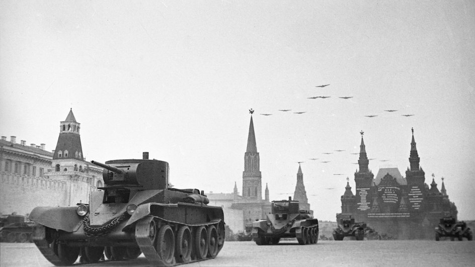 Парад на Красной площади, 1 мая 1935 года Парад на Красной площади, 1 мая 1935 года