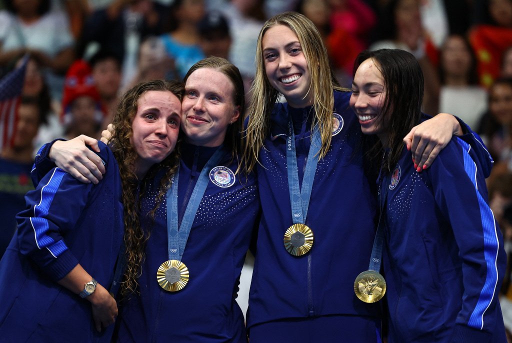 Американки завершили плавательную программу ОИ-2024 мировым рекордом в комбинированной эстафете
