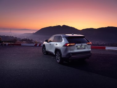 slide image for gallery: 25243 | Toyota Rav4