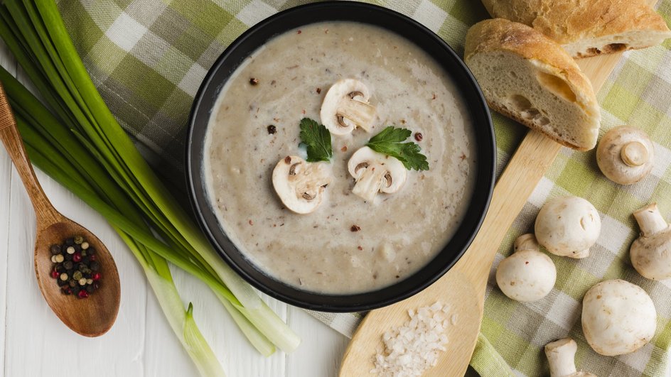 Картофельный суп-пюре с грибами без мяса. Картофельный суп-пюре с грибами без мяса.