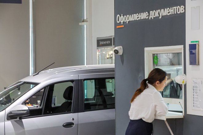 Автосалон, дилерский центр Lada в Москве