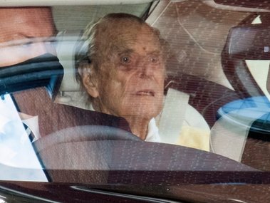 Content image for: 520761 | Супруг королевы Великобритании герцог Эдинбургский выписался из больницы. Он провел там почти месяц