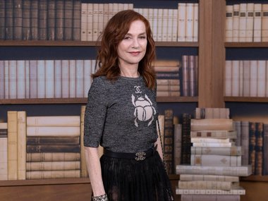 Slide image for gallery: 10817 | Изабель Юппер на показе Chanel