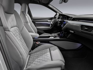 slide image for gallery: 25317 | Audi e-tron Sportback