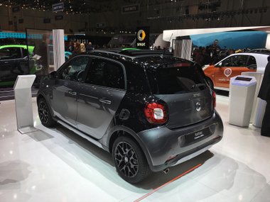 slide image for gallery: 23380 | Smart ForFour Crosstown