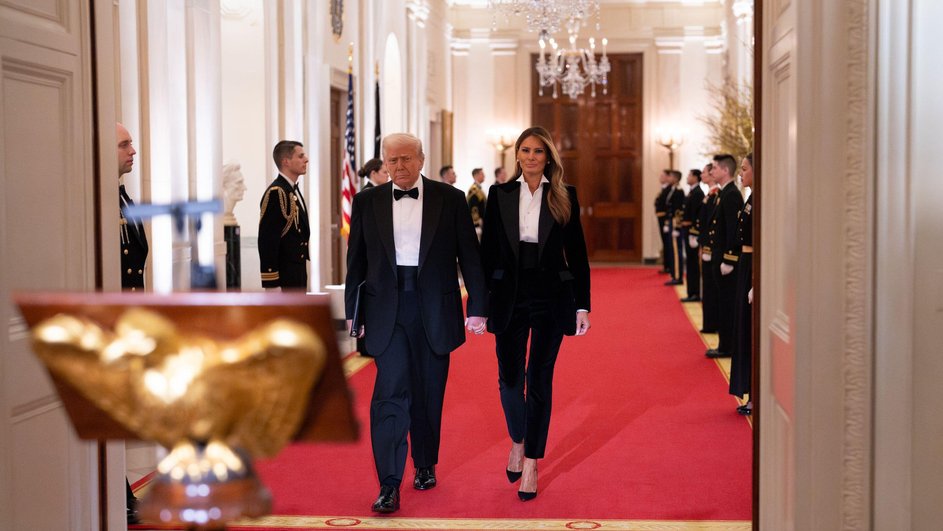 Мелания и Дональд Трамп на Обеде губернаторов в Белом доме, 22 февраля 2025 года Мелания и Дональд Трамп на Обеде губернаторов в Белом доме, 22 февраля 2025 года