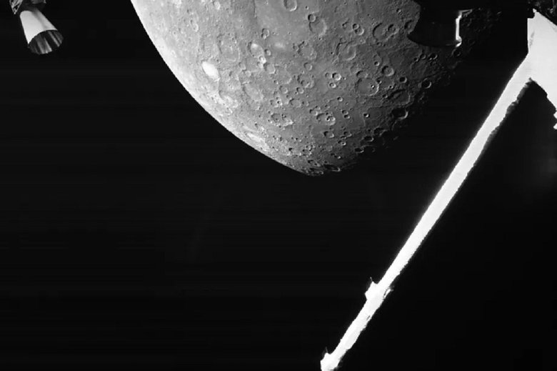 Новое фото Меркурия от BepiColombo. Обратите внимание на кратеры. Фото: esa.int