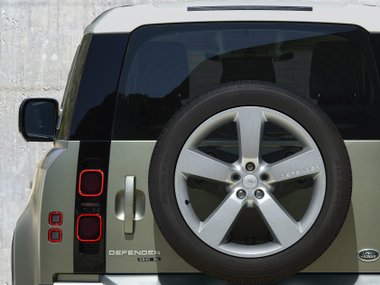 slide image for gallery: 24988 | Land Rover Defender