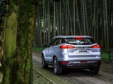 slide image for gallery: 24152 | Geely Atlas