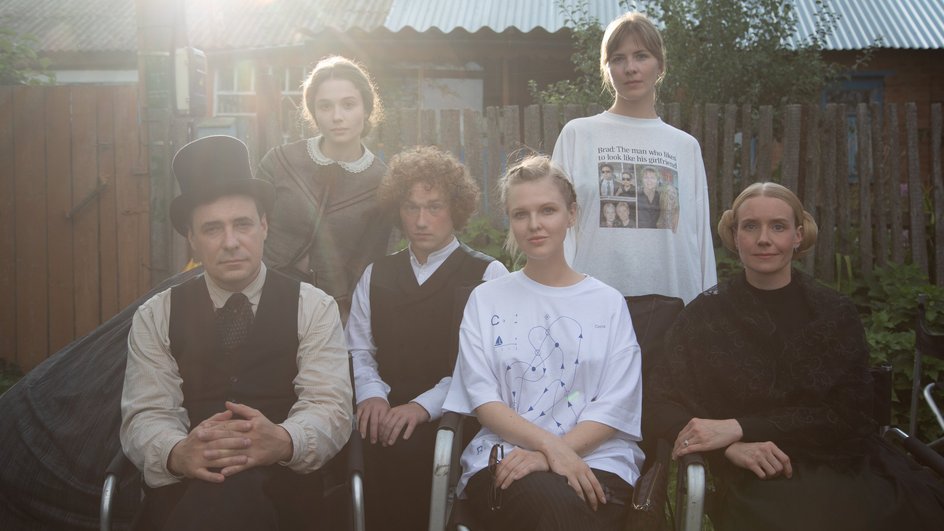 На съемках фильма «Семейное счастье» На съемках фильма «Семейное счастье»