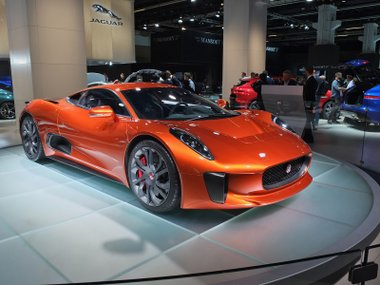 slide image for gallery: 17961 | Bond cars: Jaguar C-X75, Range Rover Sport SVR, Land Rover Defender