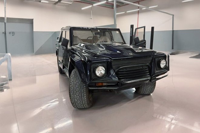 Lamborghini LM002