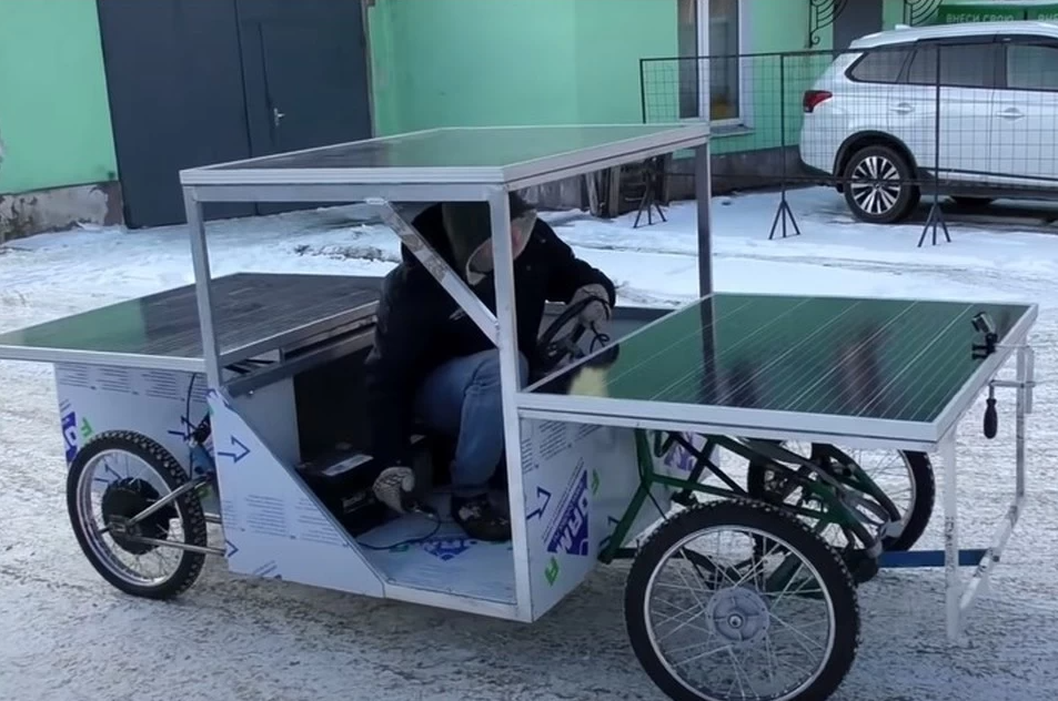 Появился первый в мире серийный автомобиль на солнечных батареях