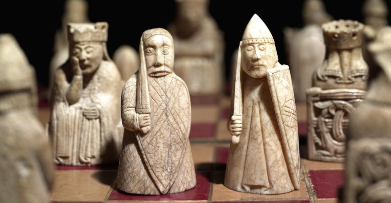 Шахматы с острова Льюис, изготовленные в средние века. Фото: The British Museum