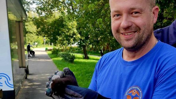 В Москве спасли крошечного котенка, который застрял в стене
