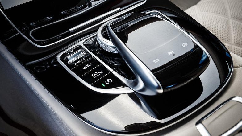 slide image for gallery: 20772 | Mercedes E-class