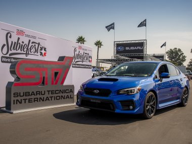 slide image for gallery: 26722 | Американские фанаты Subaru побили рекорд россиян
