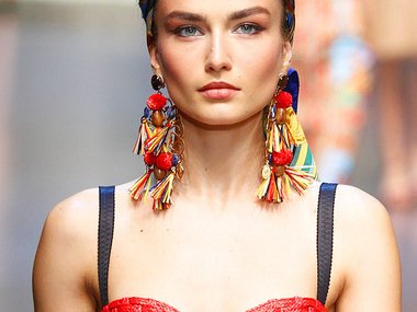 Slide image for gallery: 2635 | Модель с показа Dolce&Gabbana