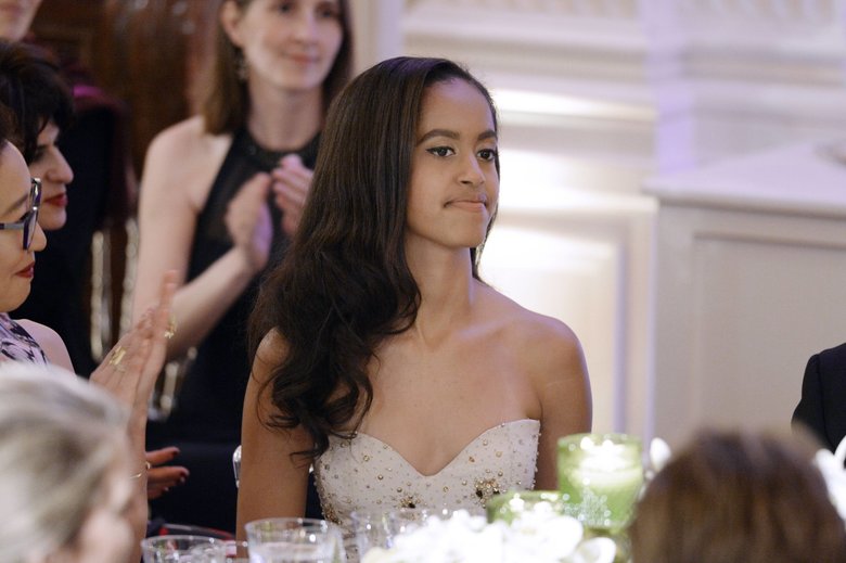 В Сети обсуждают поведение дочки Обамы на молодежном фестивале