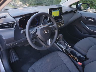 slide image for gallery: 24121 | Новая Toyota Corolla: первые фото с тест-драйва (задавайте свои вопросы)