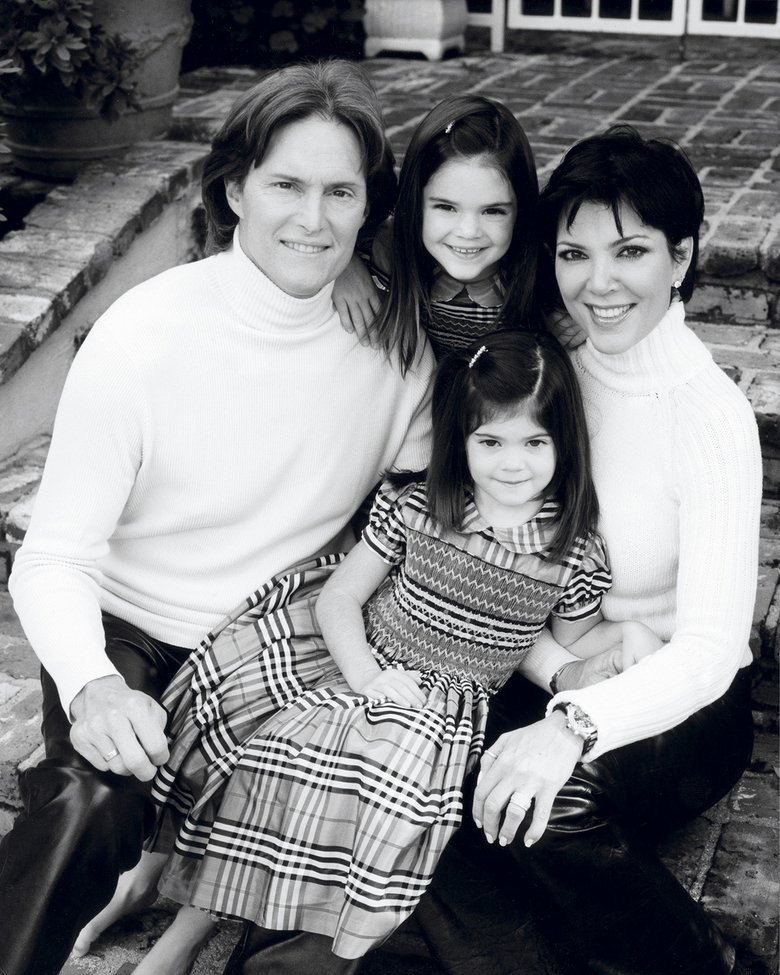 Крис Дженнер была замужем за Брюсом Дженнером, у них появились две дочки - Кайли и Кендалл