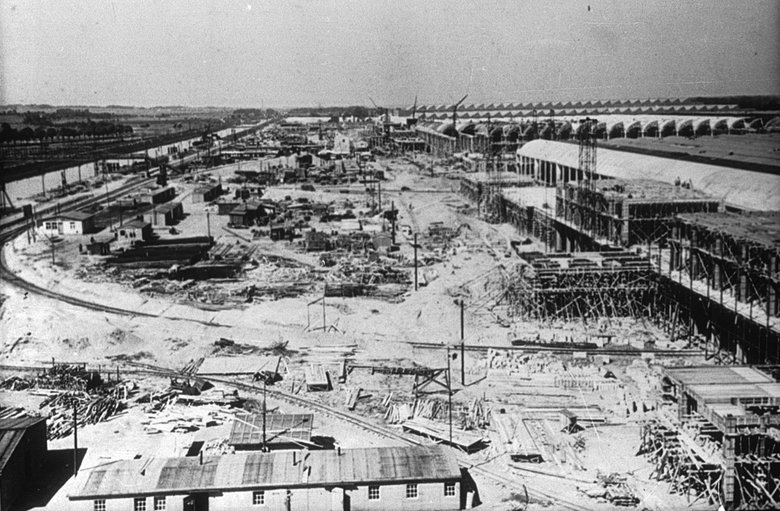 Строительство завода в KDF-штадте (ныне Вольсбург) шло поистине ударными темпами