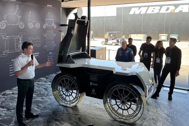 Антонио Дельфино (слева), директор по космическим вопросам компании Venturi Space Антонио Дельфино (слева), директор по космическим вопросам компании Venturi Space