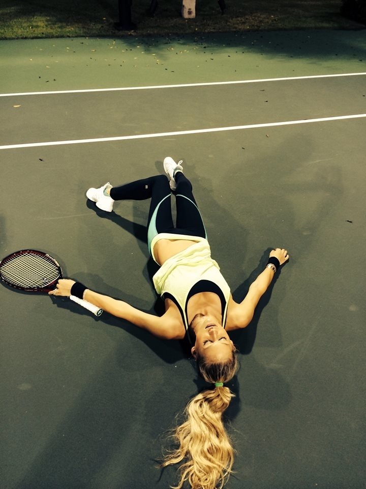 "Теннис!" - подписала снимок спортсменка