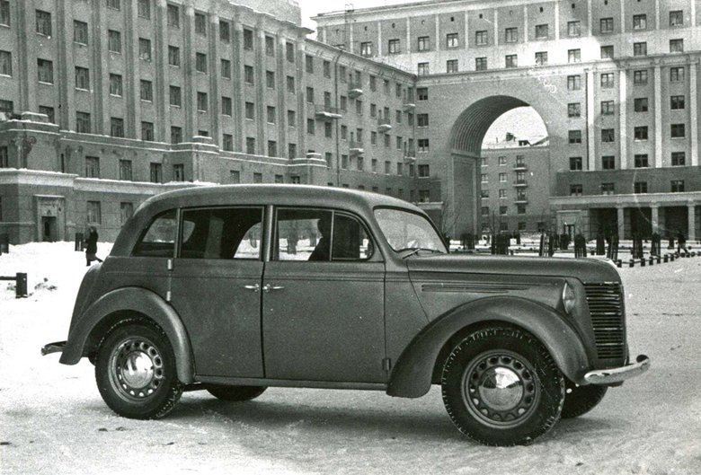 КИМ-10-52 1941 года внешне походил на Opel Kadett, хотя и имел ряд заметных отличий, а конструктивно был и вовсе совсем другим