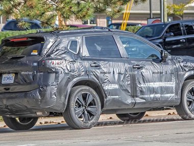 slide image for gallery: 25828 | Nissan X-Trail