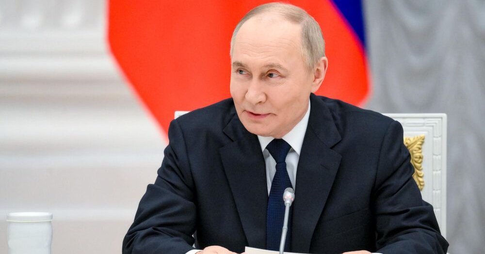Путин поздравил «Артек» с юбилеем