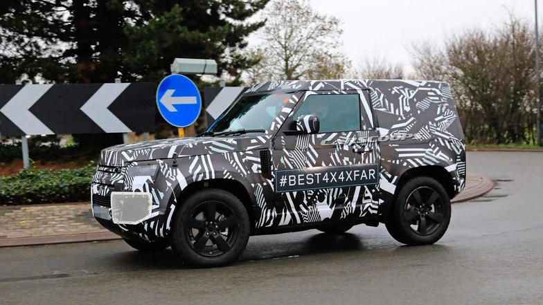 slide image for gallery: 24068 | Land Rover Defender