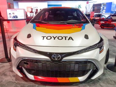 slide image for gallery: 23925 | Toyota Corolla