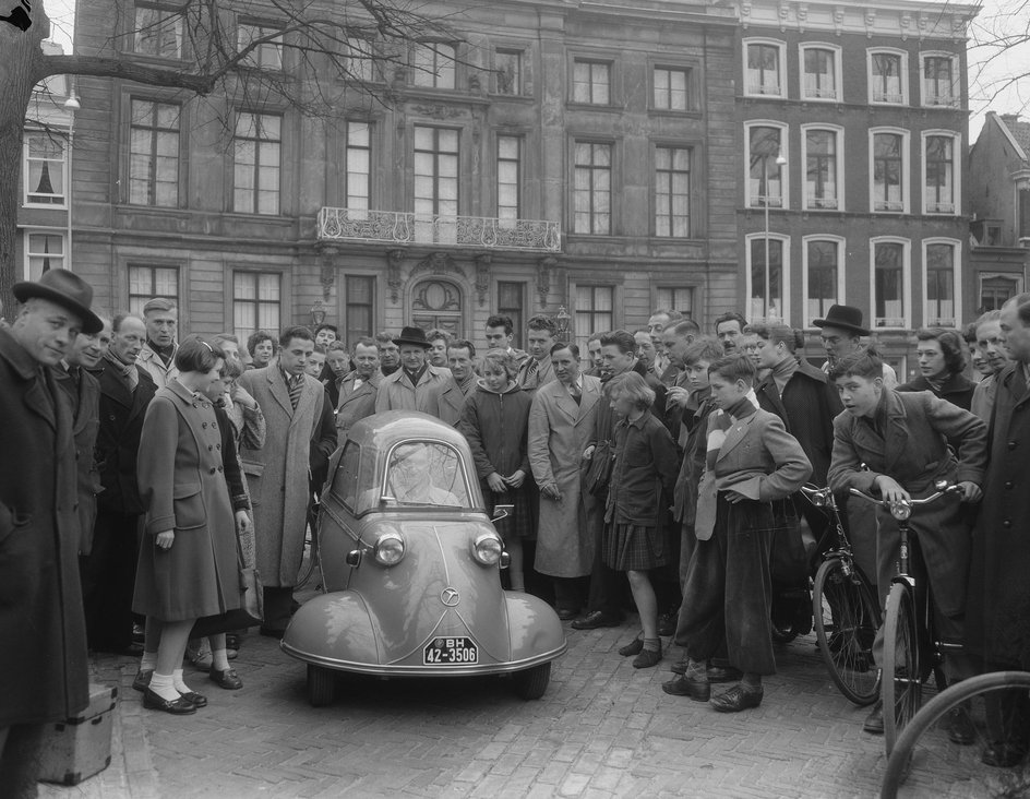 Новый немецкий автомобиль Messerschmitt KR200 в Гааге, 12 апреля 1954 года