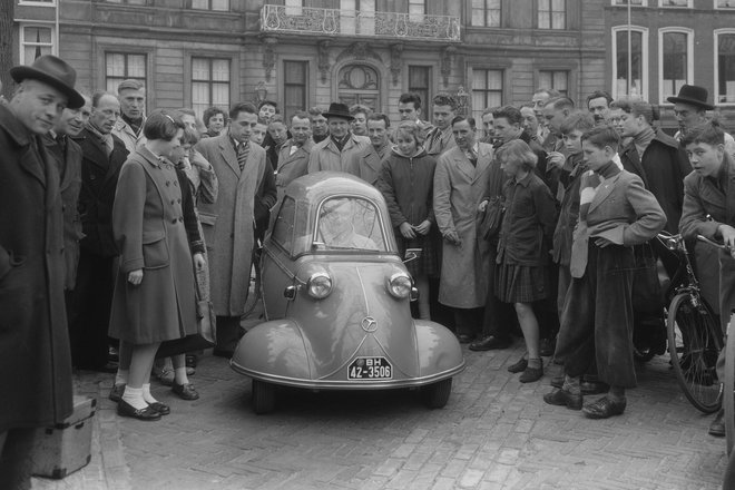 Новый немецкий автомобиль Messerschmitt KR200 в Гааге, 12 апреля 1954 года