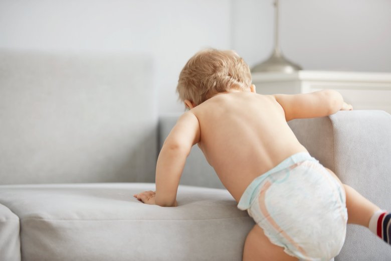 <figcaption> Ответ на вопрос «Как часто менять памперс новорожденному?» зависит от возраста малыша </figcaption>