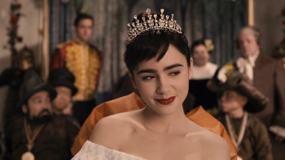 Лили Коллинз в фильме «Белоснежка: Месть гномов». Лили Коллинз в фильме «Белоснежка: Месть гномов».