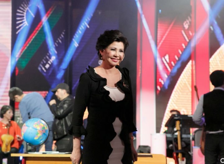 Роза Рымбаева на съемках телешоу