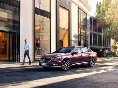 slide image for gallery: 24400 | Volkswagen Lavida Plus