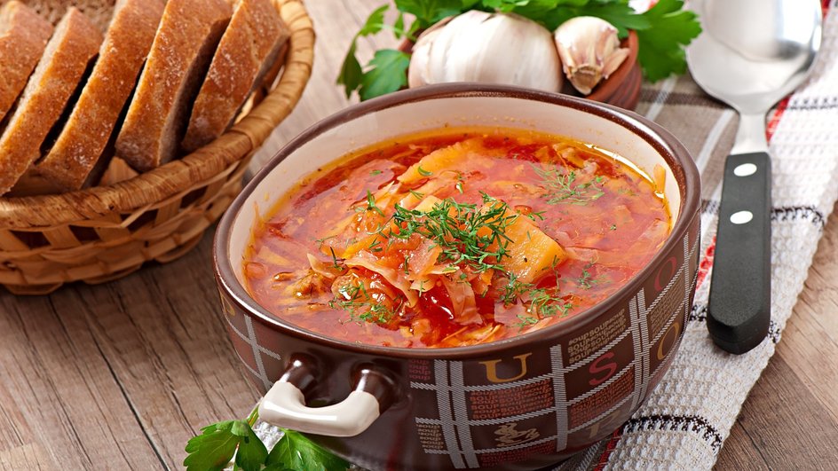 Борщ с курицей, приготовленный по классическому рецепту. Борщ с курицей, приготовленный по классическому рецепту.