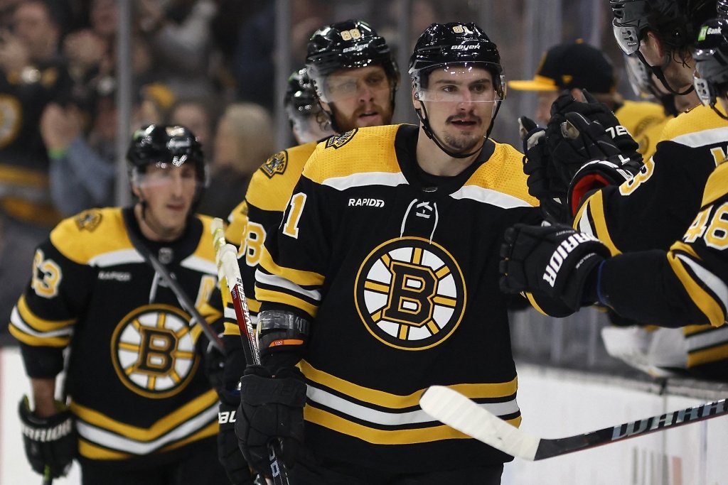 Российского защитника «Бостона» Орлова признали первой звездой недели в НХЛ