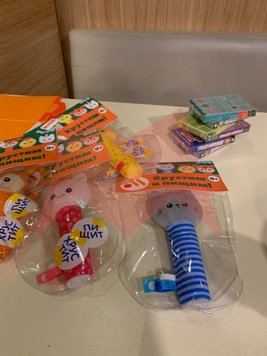 Такие игрушки появятся в детских наборах из «Вкусно — и точка». Источник: Telegram-канал «Новости Москвы»