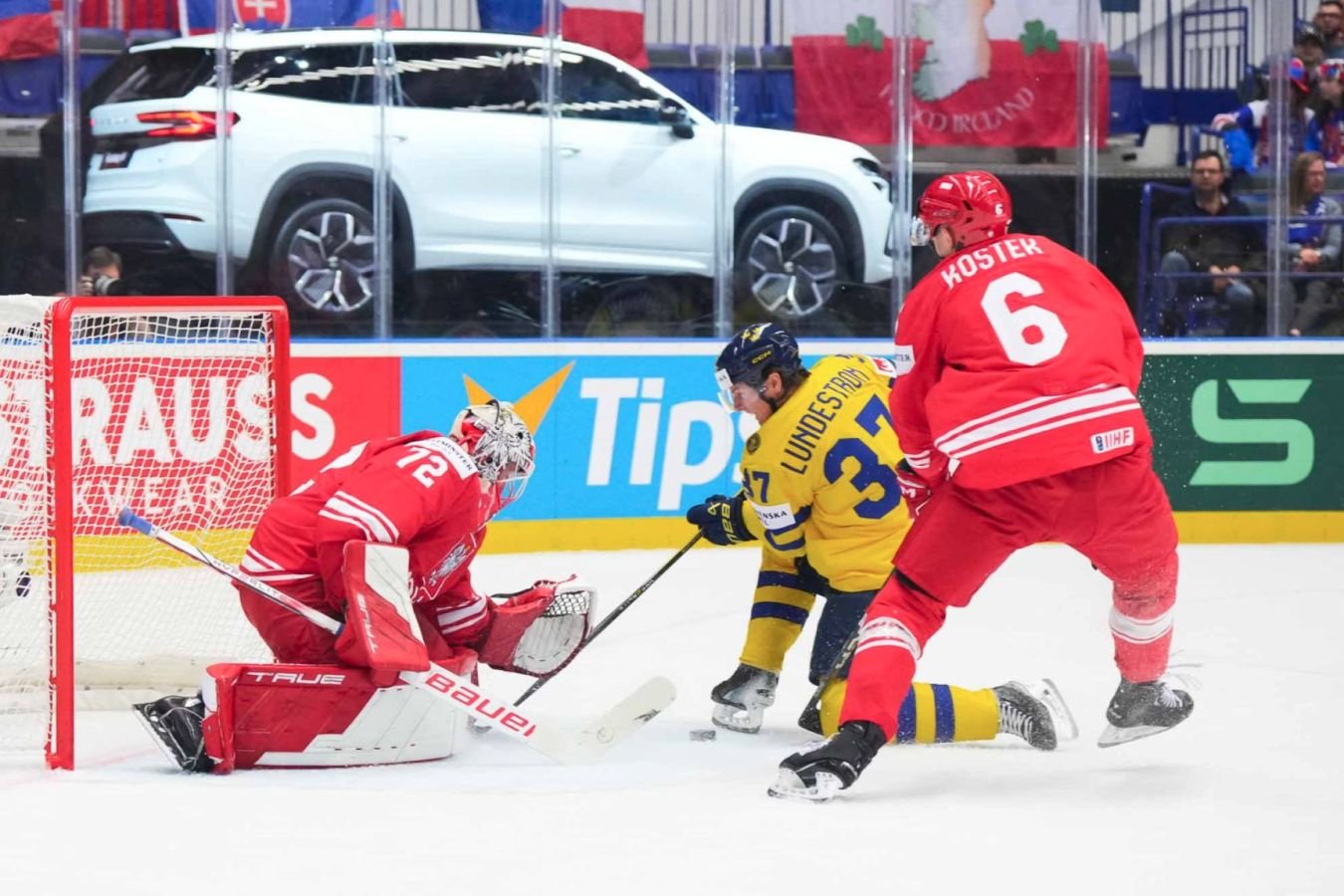 Три очка Карлссона помогли сборной Швеции одержать победу над Польшей в матче ЧМ-2024
